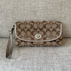 NWOT NEW Coach Wristlet Wallet Cloth Fabric